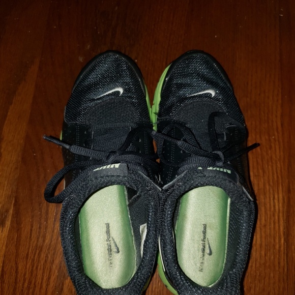 Nike running shoes w/gel insoles - Picture 3 of 8